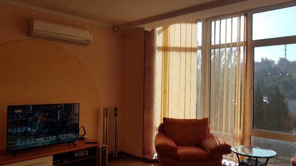 №505 продам 2-комнатные апартаменты в Алуште берег